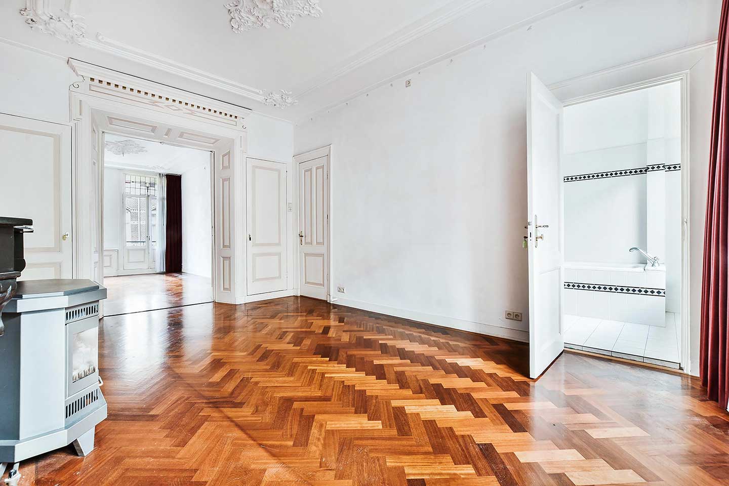 single-home-0013 منزل مع شرفة